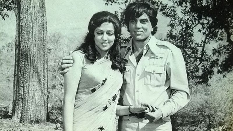धर्मेन्द्र ने बताया कि ऋषि दा ने उन्हें सोने के लिए बहुत समझाया और कहा कि सुबह बात करेंगे लेकिन वो तो अपनी ही धुन में थे। इसलिए पूरी रात कई बार एक्टर ने डायरेक्टर को फोन किया था।