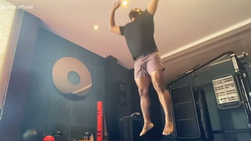 Instead of spending time quarantining and chilling during lockdown, our Sandalwood celebrity is continuing to serve us some serious fitness goals, busting calories working out from home.
