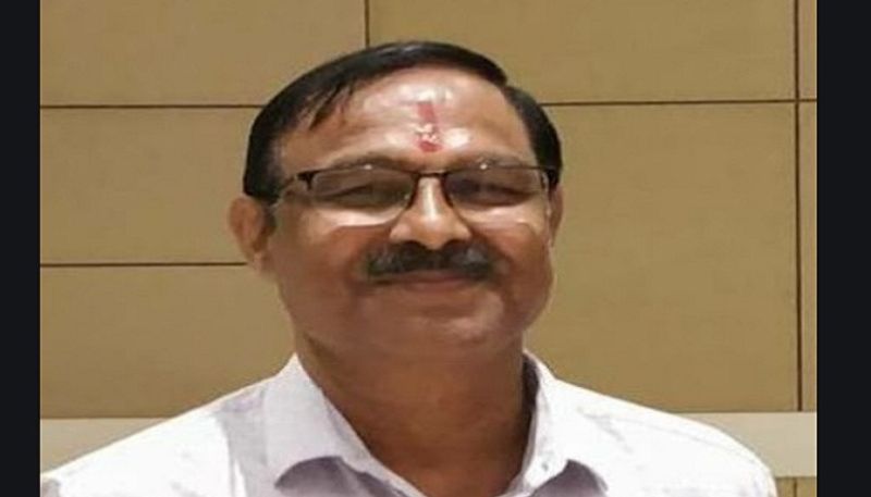 यूपी सरकार ने करीब 16 लाख कर्मचारियों को मिलने वाले 6 भत्तों को खत्म कर दिया है। अपर मुख्य सचिव (वित्त) संजीव मित्तल ने इसका आदेश जारी कर दिया। इन भत्तों के खत्म होने से कर्मचारियों के वेतन में दो हजार से 5 हजार रुपये की कमी आएगी।
