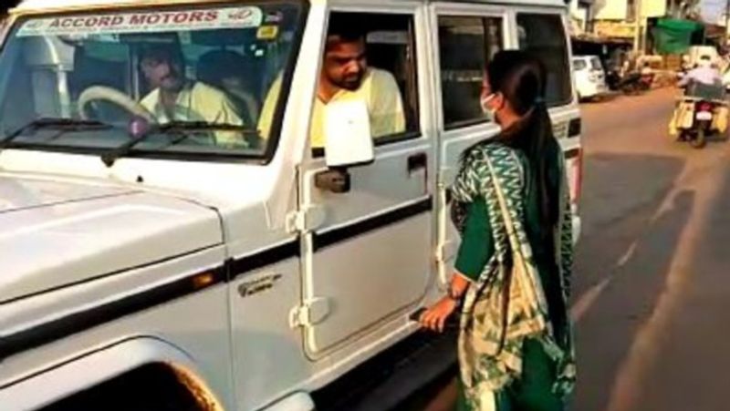  सीनियर अफसर का चालान काटने के साथ ही डिप्टी कलेक्टर निकिता मंडलोई ने बाजार में लॉकडाउन का उल्लंघन करने पर अन्य युवकों से उठक-बैठक भी लगवाईं।