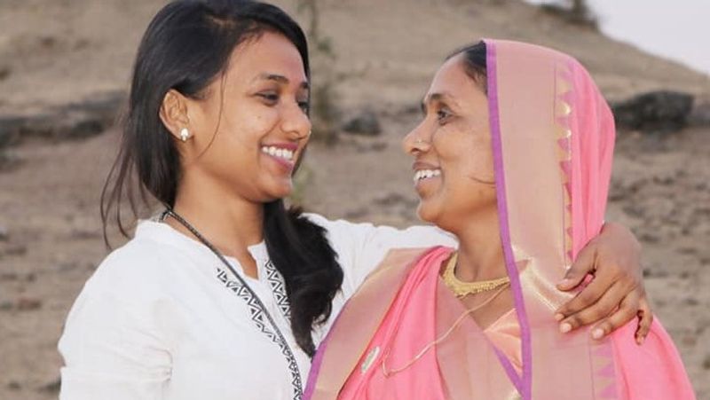 निकिता के पिता मंगलसिंह मंडलोई शिक्षक थे। उनके निधन के बाद मां राधा व भाईयों ने उसे पढ़ाया। निकिता ने भी दृढ़ संकल्प व मेहनत से परिवार की सोच को सार्थक कर दिखाया।
