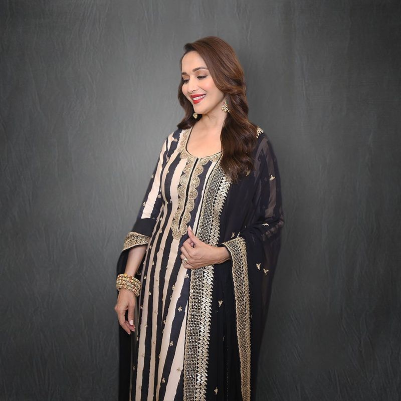 এই ছবিতেই মাধুরীর বিপরীতে অভিনয় করেছিলেন সলমন খান। ছবিতে অভিনয় করার জন্য মাধুরী দীক্ষিত দাবি করে ছিলেন পারিশ্রমিক বাবদ ২.৭ কোটি টাকা।