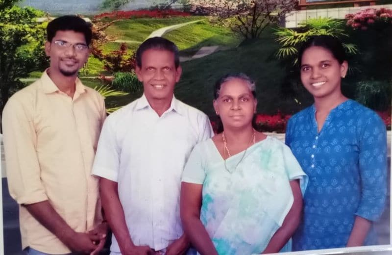 ಕೊಟ್ಟಾಯಂ ಜಿಲ್ಲೆಯ ಪಾಲ ಎಂಬಲ್ಲಿಯವರಾದ ಟಿ.ವಿ ಜೋಸೆಫ್ 24 ವರ್ಷಗಳ ಹಿಂದೆ ರಬ್ಬರ್ ಟ್ಯಾಪಿಂಗ್ ಕಾರ್ಮಿಕರಾಗಿ ಗುತ್ತಿಗಾರಿಗೆ ಬಂದಿದ್ದರು. ಆ ಬಳಿಕ ಕೆಲವೇ ವರ್ಷಗಳಲ್ಲಿ ಅವರ ಸಂಸಾರವೂ ಇಲ್ಲಿಗೆ ಬಂದು ನೆಲೆಯಾಯಿತು. ಕೆಲವು ವರ್ಷ ಗುತ್ತಿಗಾರಿನಲ್ಲಿದ್ದ ಬಳಿಕ ಒಂದಷ್ಟು ವರ್ಷ ಬಿ.ಸಿ.ರೋಡ್ನಲ್ಲಿದ್ದರು. ಬಳಿಕ ಮರ್ಕಂಜಕ್ಕೆ ಬಂದಿದ್ದು, ಕಳೆದ 12 ವರ್ಷಗಳಿಂದ ಸುಲು ಜಾರ್ಜ್ ಎಂಬವರು ಇಲ್ಲಿ ಖರೀದಿಸಿದ ರಬ್ಬರ್ ಎಸ್ಟೇಟ್ನ ಉಸ್ತುವಾರಿ ನೋಡಿಕೊಳ್ಳುತ್ತಾ ಪತ್ನಿಯೊಂದಿಗೆ ವಾಸ್ತವ್ಯ ಹೂಡಿದ್ದಾರೆ.