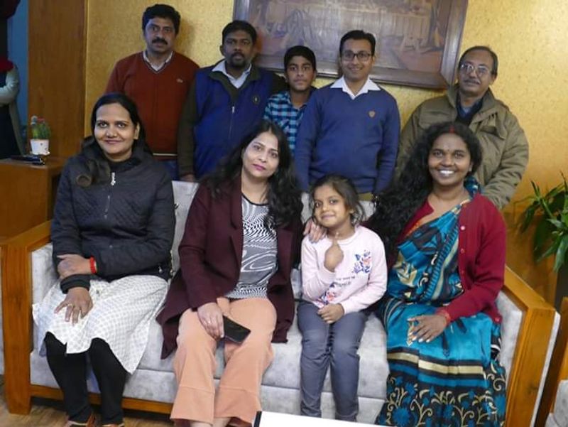 ಕೇಂದ್ರ ಸರಕಾರದ ಅನೇಕ ಪ್ರಕಟನೆಗಳಿಗೆ ತನ್ನ ಶಬ್ದ ದಾಖಲಿಸಿದ್ದಾರೆ. ಸ್ವಚ್ಛ ಭಾರತ್ ಅಭಿಯಾನ್, ಭೀಮ್ ಯೋಜನೆ, ಭೇಟಿ ಬಚಾವೋ - ಭೇಟಿ ಪಡಾವೋ, ಪ್ರಧಾನಮಂತ್ರಿ ಗ್ರಾಮೀಣ ಆವಾಝ್ ಯೋಜನೆ, ಜನಧನ್ ಯೋಜನೆ, ಅಂಚೆ ಇನ್ಸೂರೆನ್ಸ್, ಪಲ್ಸ್ ಪೋಲಿಯೋ ಸೇರಿದಂತೆ ಶಿಕ್ಷಣ, ಆರೋಗ್ಯ ಜಾಗೃತಿ ಕಾರ್ಯಕ್ರಮಗಳ ಧ್ವನಿಯಾಗಿದ್ದಾರೆ. ಇದಲ್ಲದೆ ಡೆಟ್ಟಾಯಿಲ್, ಉಷಾ, ಪತಂಜಲಿ, ಮಂಚ್, ಮಿಲ್ಕಿ ಬಾರ್ ಮೊದಲಾದ ಕಂಪೆನಿಗಳ ಪ್ರಕಟಣೆಗಳಿಗೆ ಧ್ವನಿ ನೀಡಿದ್ದಾರೆ.