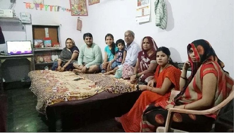 उषा यादव ने कौन बनेगा करोड़पति के सेट पर अमिताभ बच्चन के सवालों का जवाब देने के दौरान ये बात भी कही थी कि वो यूपी शिक्षक भर्ती परीक्षा के नतीजों का इंतजार कर रहीं हैं।