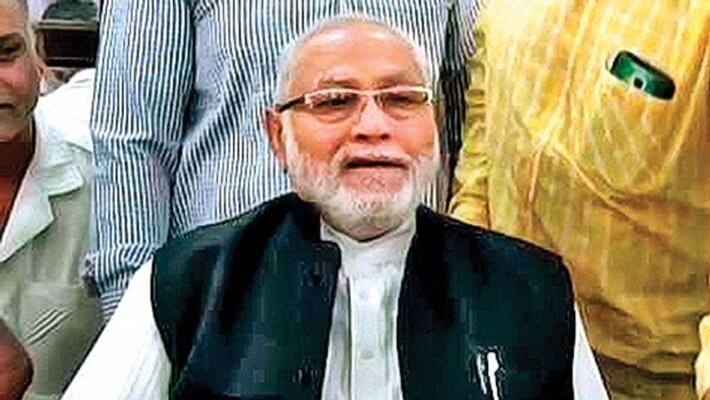 pm modis brother Prahlad Modi Mercedes-Benz SUV car meets with accident in mysuru pm modis brother Prahlad Modi Mercedes-Benz SUV car meets with accident in mysuru