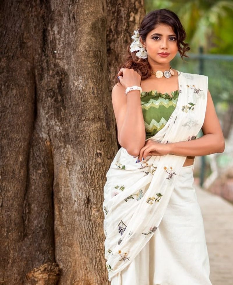 ಬಿಡುವಿನ ಸಮಯದಲ್ಲಿ ಪುಸ್ತಕ ಓದುವುದು, ಯೋಗ ಹಾಗೂ ದಿನವೂ ಹೊಸದನ್ನು ಕಲಿತುಕೊಳ್ಳಲು ಯತ್ನಿಸುತ್ತಿದ್ದಾರಂತೆ.