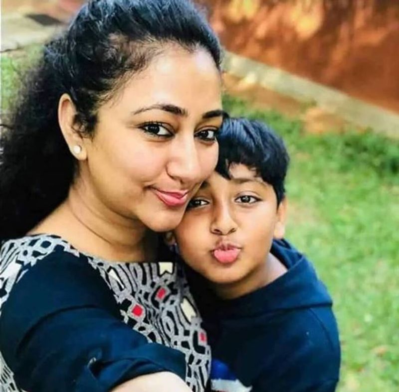 ಸ್ಯಾಂಡಲ್ವುಡ್ ಬಾಕ್ಸ್ ಆಫೀಸ್ ಸುಲ್ತಾನ್ ದರ್ಶನ್ ಹಾಗೂ ಪತ್ನಿ ವಿಜಯಲಕ್ಷ್ಮಿ.