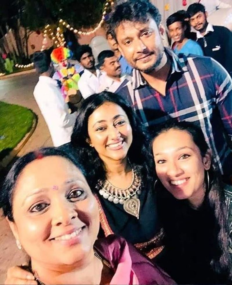 ಈ ಜೋಡಿಗೆ ವಿನೀಶ್ ಎಂಬ ಮಗನಿದ್ದಾನೆ.