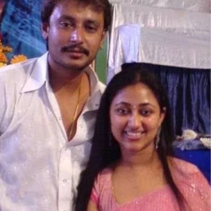 ದರ್ಶನ್ ಸಿನಿ ಜರ್ನಿ ಪಾರಂಭದಿಂದಲೂ ಪತ್ನಿ ಬೆನ್ನೆಲುಬಾಗಿ ನಿಂತಿದ್ದಾರೆ.