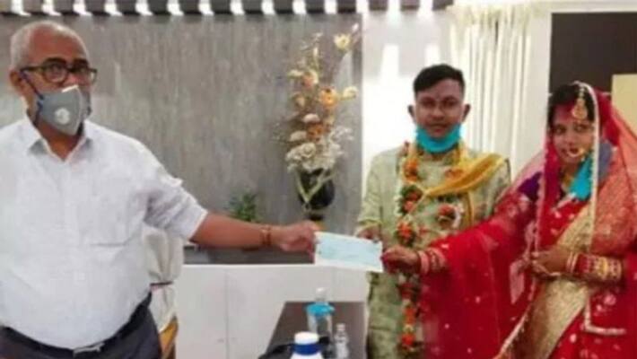 odisha couple married in small ceremony and donates money to covid fund odisha couple married in small ceremony and donates money to covid fund