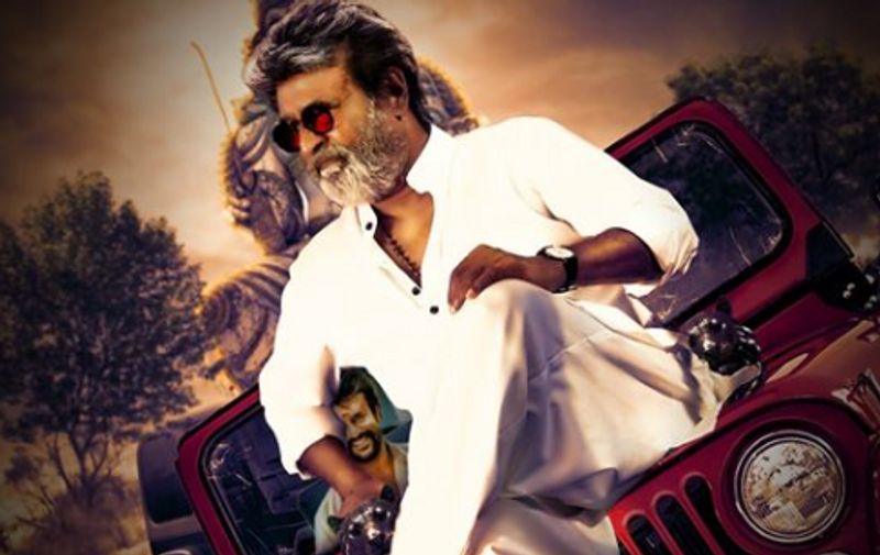ரஜினிகாந்த்:
இந்த பட்டியலில் முதல் இடத்தில் இருப்பவர் சூப்பர் ஸ்டார் ரஜினிகாந்த். இவர் தன்னுடைய ஒரு படத்திற்கு சம்பளமாக 60 கோடி பெறுகிறார். இவருடைய சில படங்கள் கலவையான விமர்சனங்களை பெற்றாலும், முதல் ஒரு வாரம் கலெக்ஷன் அள்ளிடும். 