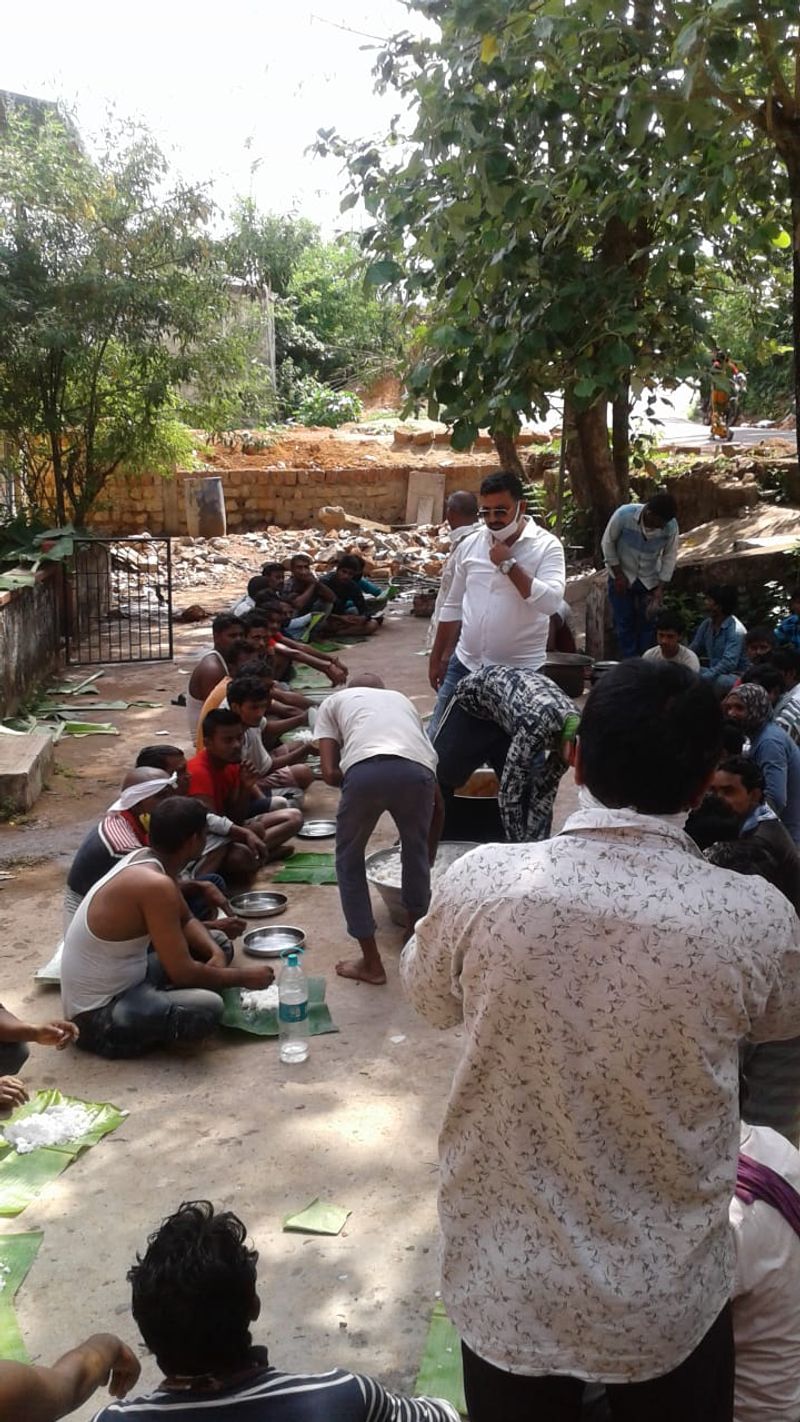 ಹದಿನಾಲ್ಕು ವಲಸೆ ಕಾರ್ಮಿಕರಿಗೂ ಧೈರ್ಯ ತುಂಬಿ ಸುಮಾರು ಹದಿನೈದು ಸಾವಿರ ರೂಪಾಯಿಗಳನ್ನು ತನ್ನ ಜೇಬಿನಿಂದ ತುಂಬಿ ಕಾರ್ಮಿಕರನ್ಬು ಆತ್ಮೀಯವಾಗಿ ಬೀಳ್ಕೊಟ್ಟರು.