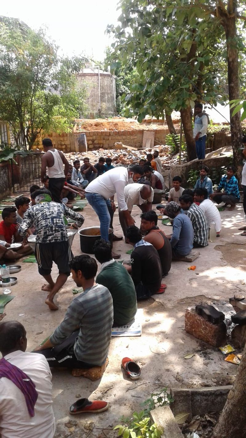 ಮೊನ್ನೆಯೂ ಉತ್ತರ ಭಾರತದ ಮೂಲದ ಕಾರ್ಮಿಕರು ಟಿಕೇಟಿಗೆ ದುಡ್ಡಿಲ್ಲದೆ ಹೊರದಬ್ಬಲ್ಪಟ್ಟಾಗ ಟಿಕೇಟು ಖರೀದಿಸಿ ಕೊಟ್ಟಿದ್ದರು. ವ್ಯವಸ್ಥೆ, ಸಮಾಜ ಅಮಾನವೀಯಗೊಳ್ಳುತ್ತಿರುವ ಪ್ರಸಕ್ತ ದಿನಮಾನದಲ್ಲಿ ಅಬೂಬಕ್ಕರ್ ಬಾವ ಅವರಂತವರು ಹೊಸ ವಿಶ್ವಾಸ ಮೂಡಿಸುತ್ತಿದ್ದಾರೆ. 