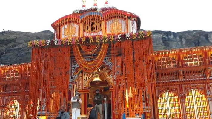 Chardham The doors of Badrinath Dham will be closed on November 19, the temple management announced in the presence of devotees on Dussehra Chardham The doors of Badrinath Dham will be closed on November 19, the temple management announced in the presence of devotees on Dussehra