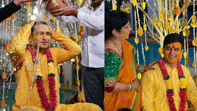 हल्दी की रस्में पूरी करते हुए निखिल।
