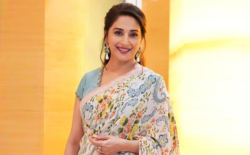 বিভিন্ন ছবিতে নিজেকে ভিন্ন রূপে দর্শকের সামনে তুলে ধরার ক্ষমতা খুব কম অভিনেত্রীই রাখেন। এই প্রজন্মে তাঁদের মধ্যে দীপিকা নিঃসন্দেহে একজন। যার কারণে দীপিকার প্রশংসায় পঞ্চমুখ মাধুরী।