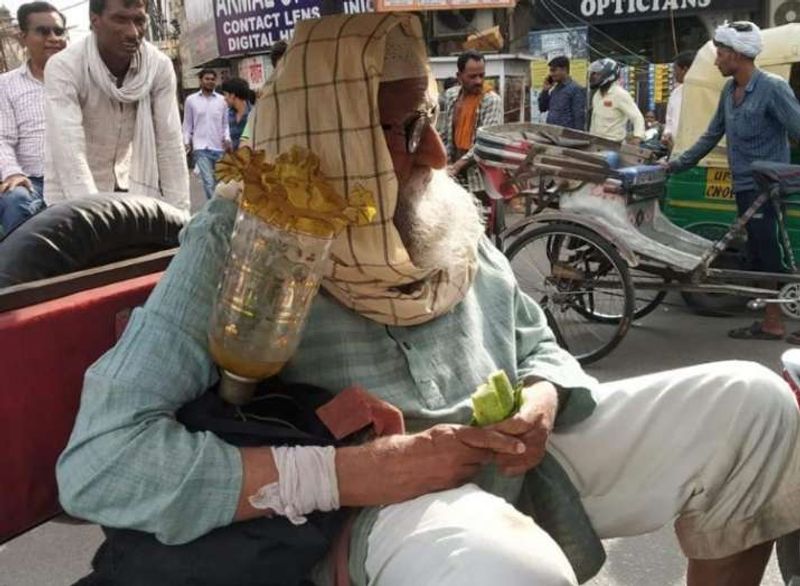 রিটেকের ক্ষেত্রে তো নয়ই। অমিতাভ বচ্চন সব সময় বুঝে ফেলতেন পরিচালকের মন। নিজেই এসে জানতে চাইতেন, আরও একবার নিতে হবে কী শর্ট।