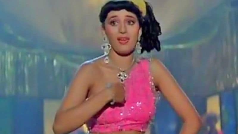 ಮಾಧುರಿ 1984ರಲ್ಲಿ ಅಬೋಧ್ ಸಿನಮಾದಿಂದ ವೃತ್ತಿಜೀವನವನ್ನು ಪ್ರಾರಂಭಿಸಿದರು. ಆದಾಗ್ಯೂ, ಮೊದಲ ಚಿತ್ರ ಸೂಪರ್ ಫ್ಲಾಪ್ ಆಗಿತ್ತು. ಇದರ ನಂತರ 1988ರಲ್ಲಿ ತೇಜಾಬ್ ಅವರನ್ನು ರಾತ್ರೋರಾತ್ರಿ ಸ್ಟಾರ್ ಮಾಡಿತು. ಈ ಚಿತ್ರದ ಸೂಪರ್ ಹಿಟ್ ಹಾಡು ಏಕ್ ದೋ ತೀನ್.....ಇನ್ನೂ ಜನರು ಮರೆತಿಲ್ಲ.
