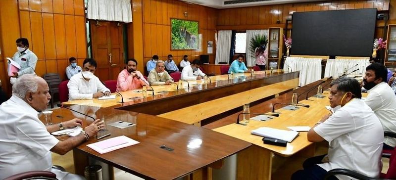 2. ಭತ್ತ, ಮೆಕ್ಕೆಜೋಳ ಬೆಳೆದು ನಷ್ಟ ಅನುಭವಿಸುತ್ತಿರುವ 10 ಲಕ್ಷ ರೈತರಿಗೆ ತಲಾ 5000 ರೂ, 