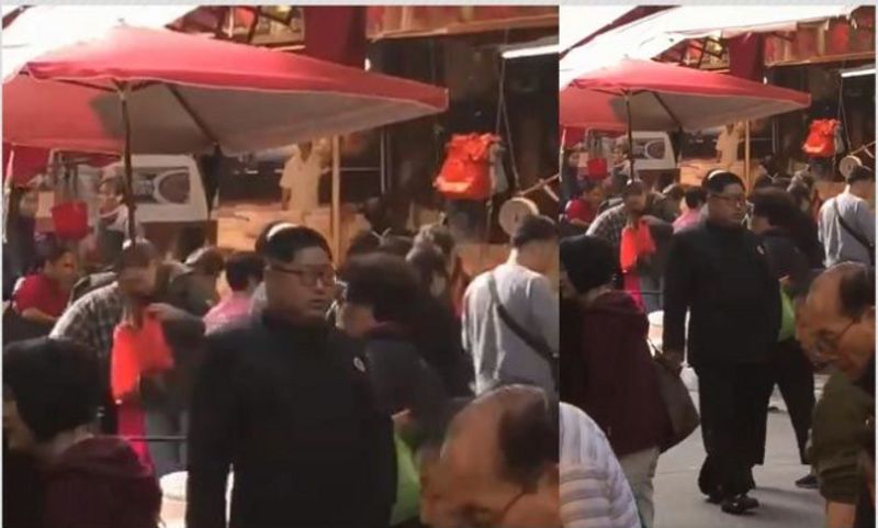 പുതിയ പ്രചാരണം ഇങ്ങനെഉത്തര കൊറിയ വിട്ട് കിം ജോങ് ഉന് തായ്വാനില് എത്തിയോ. കിമ്മിനെ തായ്വാനിലെ മാര്ക്കറ്റില് കണ്ടുഎന്ന അവകാശവാദത്തോടെ നിരവധി പേരാണ് വീഡിയോ ഷെയര് ചെയ്യുന്നത്. തിരക്കേറിയ മാര്ക്കറ്റിലൂടെ കോട്ടും സ്യൂട്ടും അണിഞ്ഞ് കിമ്മിന്റെ രൂപസാദൃശ്യമുള്ളയാള് നടക്കുന്നതാണ് 16 സെക്കന്ഡുള്ള വീഡിയോയില്.