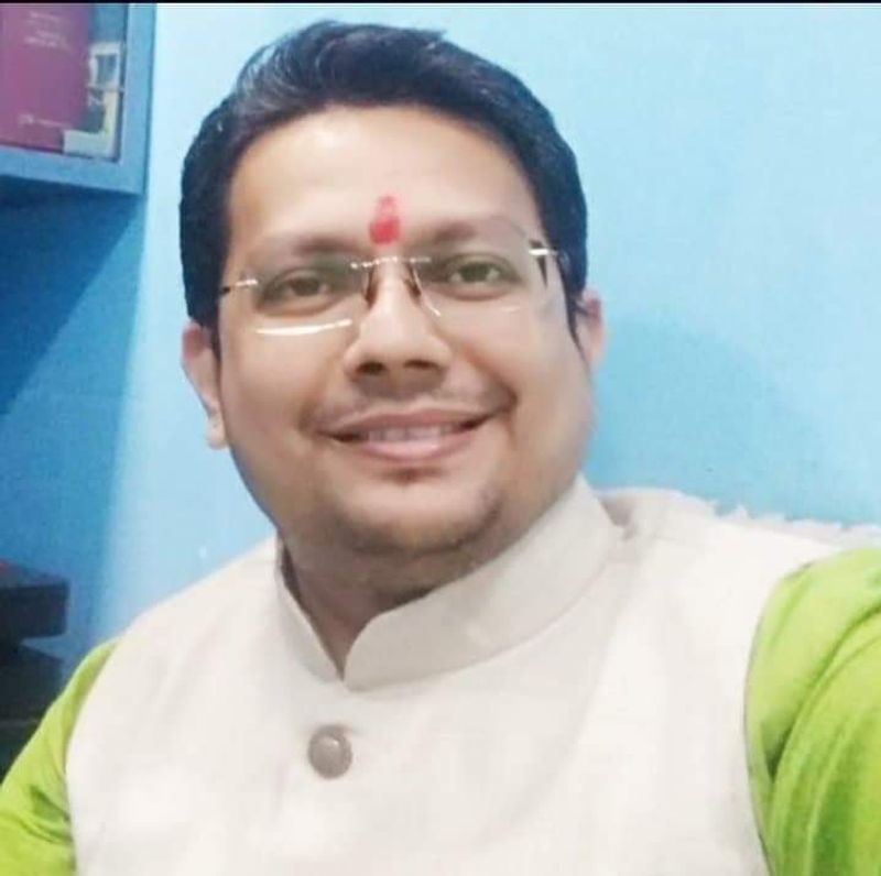 ದಿಗ್ವಿಜಯ್ ತಮ್ಮ ಸಹೋದ್ಯೋಗಿ ಪ್ರೀತಿ ತ್ರಿವೇದಿ ಅವರೊಂದಿಗೆ ಕೋರ್ಟ್ಗೆ ಹೋಗುತ್ತಿದ್ದ ವೇಳೆ ಮುಂಬೈ-ಅಹಮದಾಬಾದ್ ಹೆದ್ದಾರಿಯ ಚರೋತಿ ನಾಕಾ ಬಳಿ ವಾಹನ ನಿಯಂತ್ರಣ ತಪ್ಪಿ ಅಪಘಾತಕ್ಕೆ ಗುರಿಯಾಗಿದೆ. 