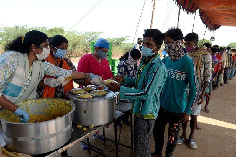 प्रोफेसर के श्रीनाथ रेड्डी ने कहा कि इसलिए हम सामुदायिक प्रसार जैसे शब्द के इस्तेमाल से बच रहे हैं। यह परिभाषाओं एवं भाषा का विषय है।
