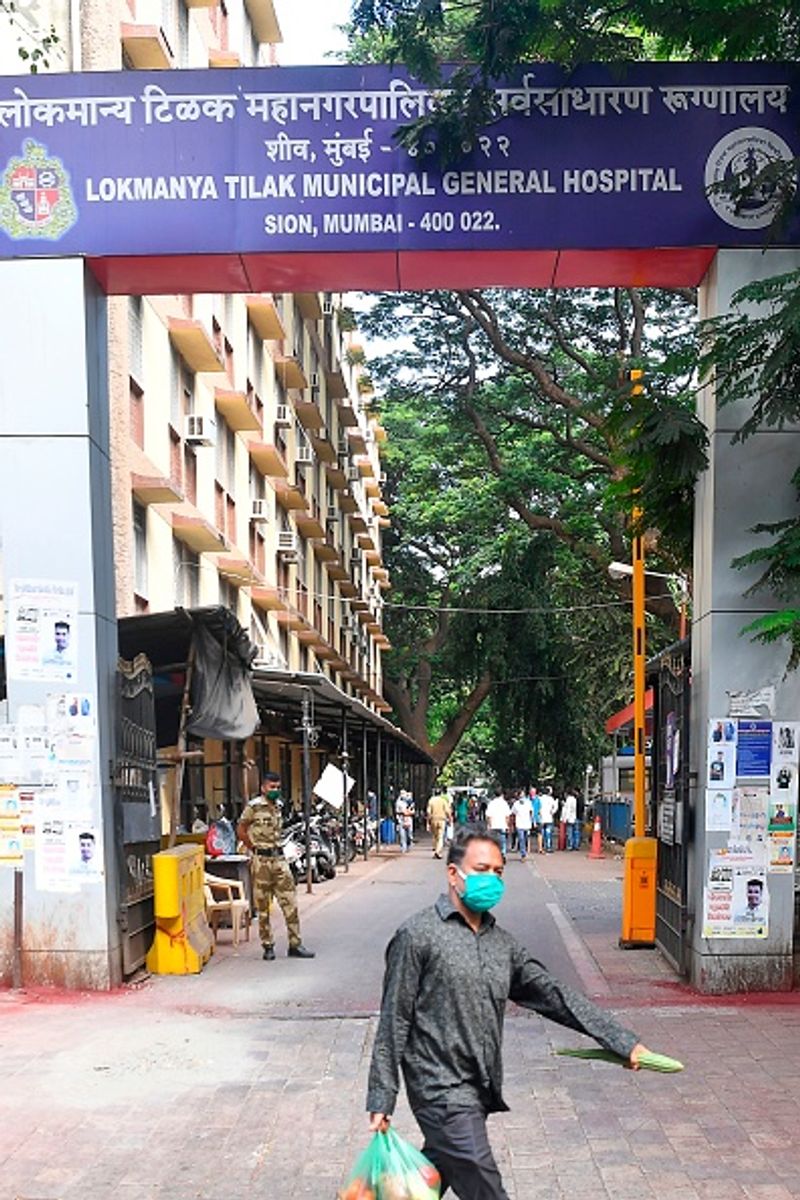 रेड्डी ने कहा कि सामुदायिक प्रसार का न सिर्फ जोखिम है बल्कि असल में यह एक खतरा है।
