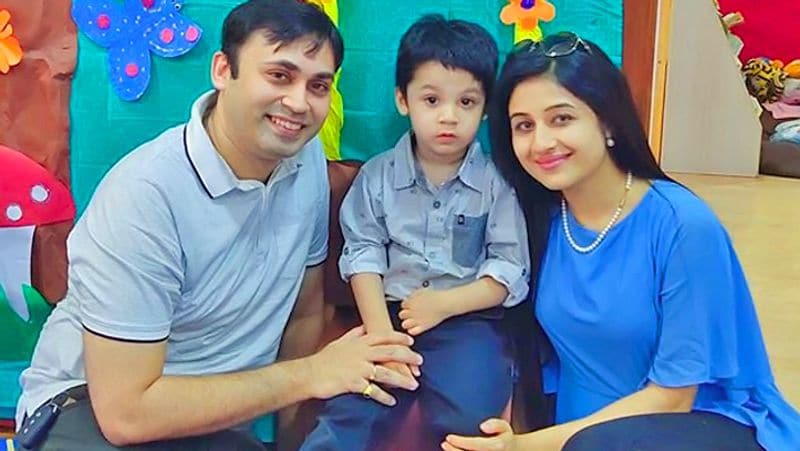 एक बेटे की मां होने के बावजूद परिधि बेहद स्लिम ट्रिम हैं। उन्हें देखकर लगता ही नहीं है कि वो एक बच्चे की मां हैं। परिधि की फोटो देख लोग उनकी खूबसूरती का राज भी पूछ रहे हैं। 