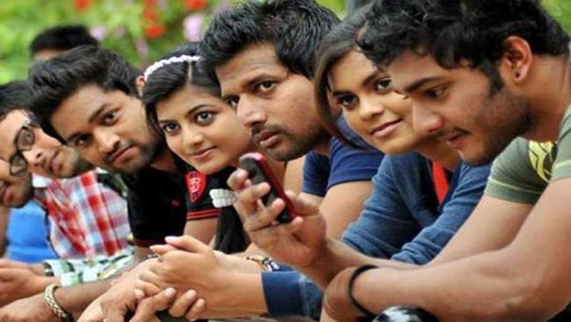 इस योजना के तहत 18 से 70 साल तक की उम्र का कोई भी व्यक्ति बीमा कवर ले सकता है। इसके लिए बस सालाना प्रीमियम 12 रूपये जमा कराने होते हैं। (प्रतीकात्मक फोटो)