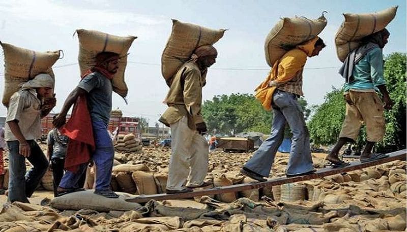 इस अधिसूचना के मुताबिक कारखाने में युवा श्रमिक से एक दिन में अधिकतम 12 घंटे और एक हफ्ते में 72 घंटे से अधिक काम नहीं लिया जाना था।