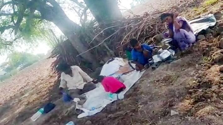 Shorapur Tahashildar did Not Respond to Labors for in Yadgir district Shorapur Tahashildar did Not Respond to Labors for in Yadgir district