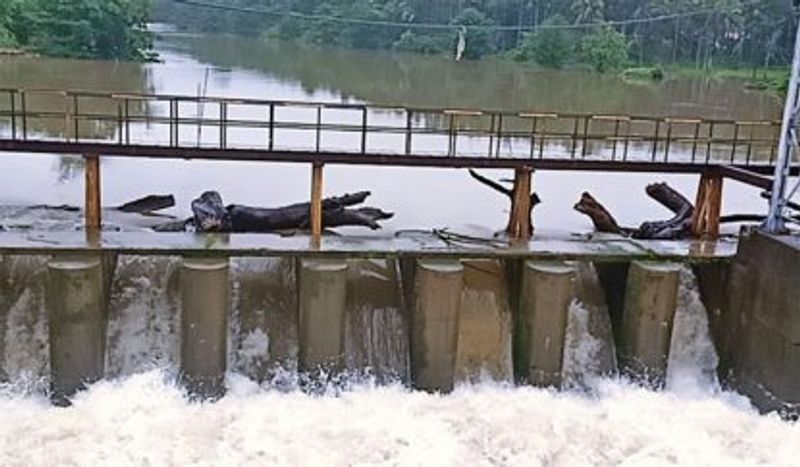 ಕಾರ್ಕಳ ನಗರಕ್ಕೆ ನೀರು ಪೂರೈಕೆ ಮಾಡುವಲ್ಲಿ ಮುಂಡ್ಲಿ ಹಾಗೂ ರಾಮಸಮುದ್ರ ಪ್ರಮುಖ ಎರಡು ಸರಬರಾಜು ಕೇಂದ್ರವಾಗಿದೆ. ಮುಂಡ್ಲಿ ಜಲಾಶಯದಲ್ಲಿ 125 ಎಚ್ ಪಿ (ಜೆಟ್) ಸಾಮರ್ಥ್ಯದ 2 ಪಂಪ್ ಅಳವಡಿಕೆ ಮಾಡಲಾಗಿದ್ದು, ರಾಮ ಸಮುದ್ರ ಪಂಪ್ ಹೌಸ್ ಕೆಳ ಭಾಗದಲ್ಲಿ 40ಜೆಟ್ ಸಾಮರ್ಥ್ಯ 2 ಪಂಪ್ ಹಾಗೂ ಮೇಲ್ಬಾಗದಲ್ಲಿ 3 ಪಂಪ್ ಅಳವಡಿಕೆ ಮಾಡಿ ನೀರನ್ನು ಸರಬರಾಜು ಮಾಡಲಾಗುತ್ತಿದೆ. 