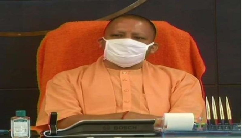 मुख्यमंत्री योगी आदित्यनाथ ने सभी डीएम, एसपी व एसएसपी को निर्देशित किया कि वे यह देखें कि कोई भी प्रवासी कामगार-श्रमिक पैदल या बाइक से यात्रा न करने पाए।
