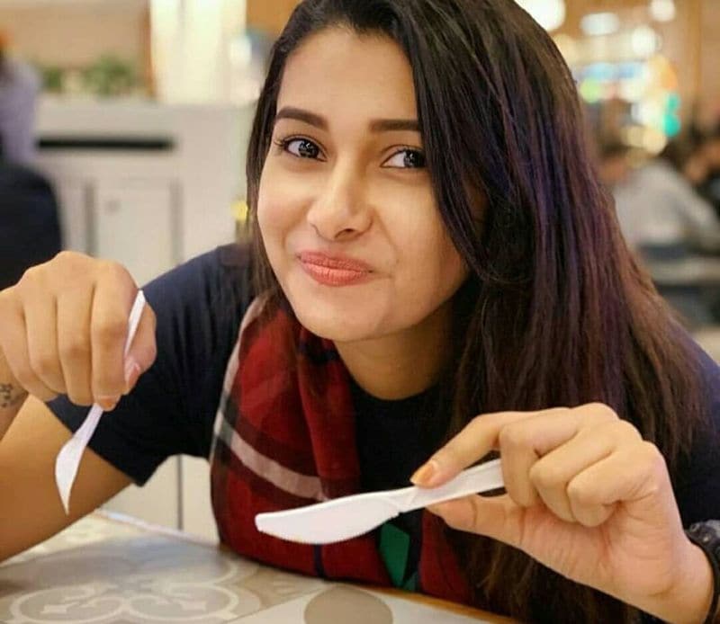 நாள் ஆக நாளாக ஏறி கொண்டே போகும் அழகு.... பிரியா பவானிஷங்கரின் கியூட் போட்டோ கேலரி !!