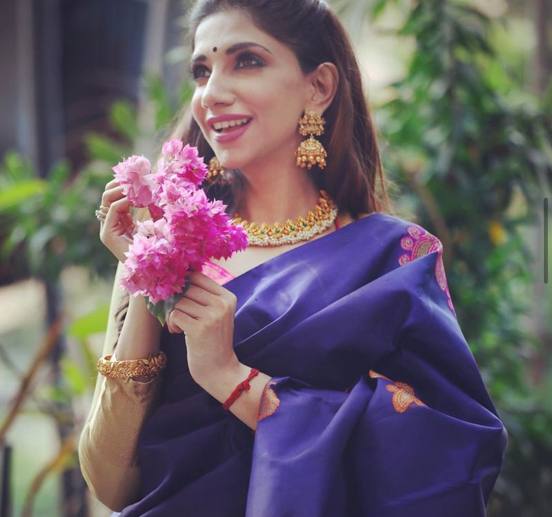 மெழுகு பொம்மை போல் காட்சி அளிக்கும் தொகுப்பாளினி பாவனா பாலகிருஷ்ணன்.... கண்டிப்பா பார்க்க வேண்டிய புகைப்படங்கள் ! 