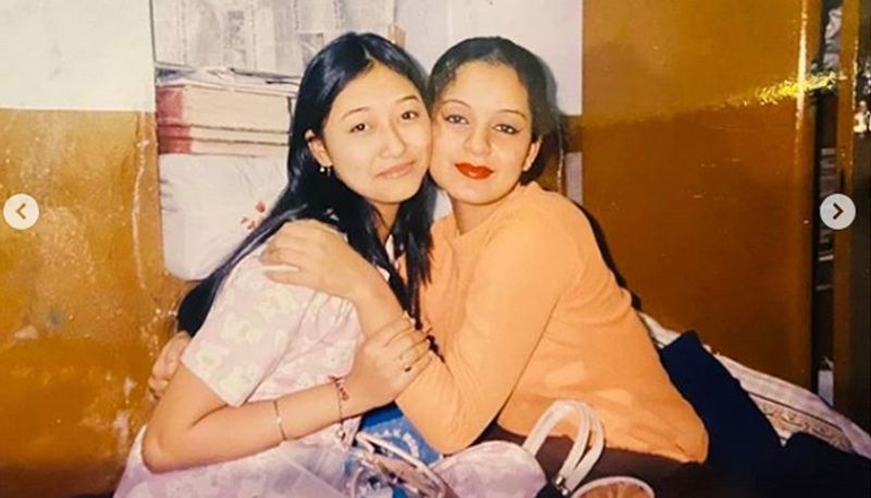 During India Today Conclave, Kangana talked about her college days and experiences, “I had my first relationship at 17-18. I was in Chandigarh. My friend was on a date, and I ended up with her date’s friend. He was a cute Punjabi guy. He was 28 and I was 16-17. He looked at me and he was like, ‘you’re a kid’. He figured that I was too new in the game. I was heartbroken. I personally feel that I’m an obsessive lover. I used to message him saying, give me a chance, I’ll grow up,” she said.
