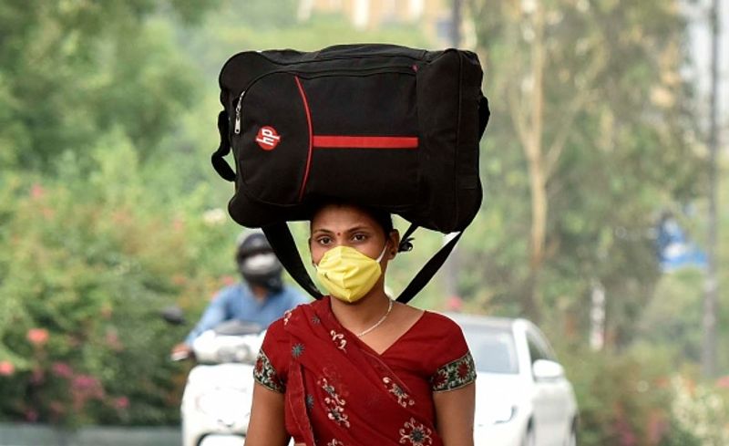 മുപ്പതിലധികം പേർക്ക് പരിക്കേറ്റു. ഇവരെ ആശുപത്രിയിലേക്ക് മാറ്റി. ഇതോടെ അപകടങ്ങളില് മാത്രം മരിക്കുന്ന തൊഴിലാളികളുടെ എണ്ണം നൂറിന് മുകളിലായി.