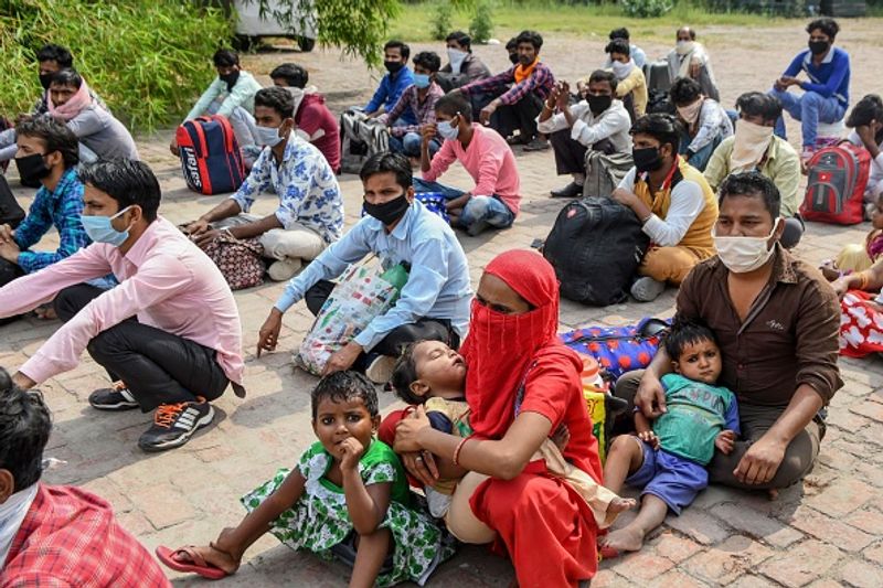 അപകടം നടന്ന രണ്ട് സ്റ്റേഷൻ ചുമതലയുള്ള ഉദ്യോഗസ്ഥരെ സസ്പെൻഡ് ചെയ്തു. രണ്ട് ട്രക്കുകളുടെ ഉടമകൾക്കെതിരെ കേസെടുക്കാനും വാഹനങ്ങൾ പിടിച്ചെടുക്കാനും മുഖ്യമന്ത്രി ആദിത്യനാഥ് ഉത്തരവിട്ടു.