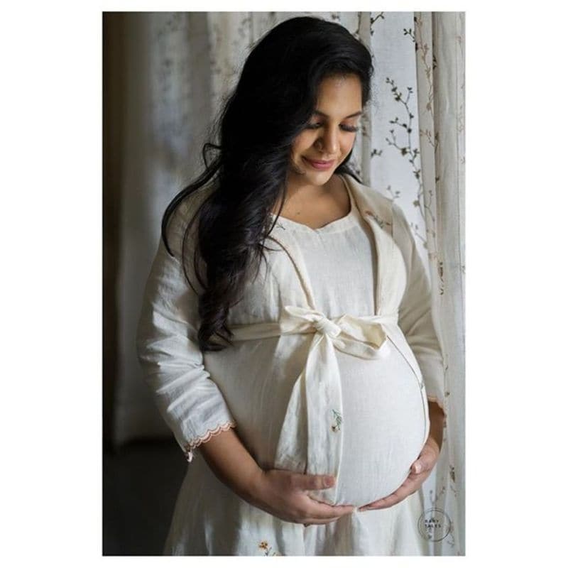 Singer Saindhavi Pregnant Belly Photoshoot Going Viral