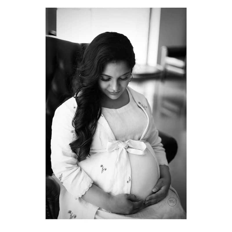 Singer Saindhavi Pregnant Belly Photoshoot Going Viral