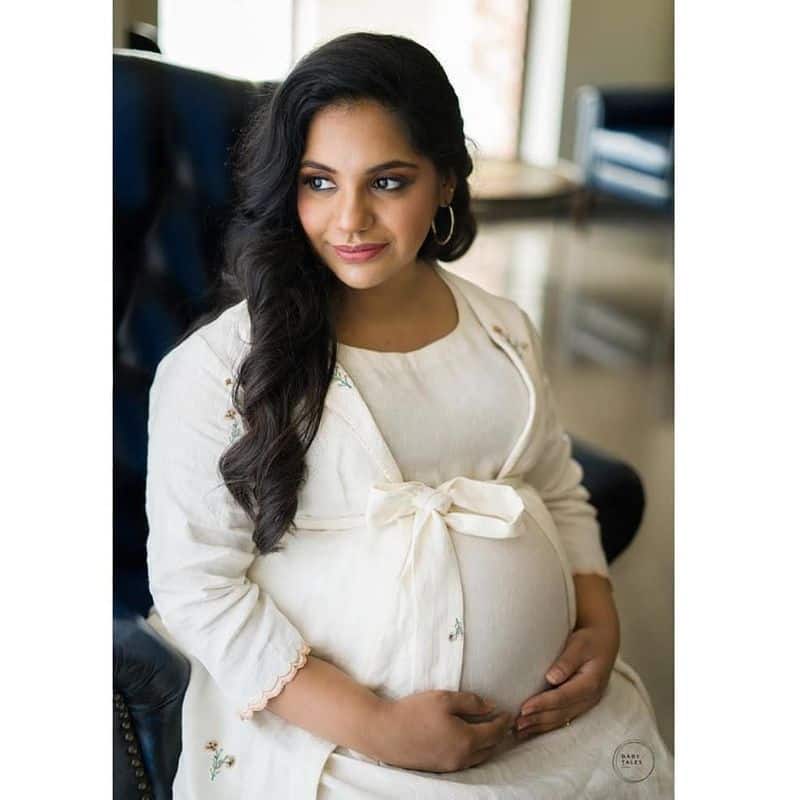 Singer Saindhavi Pregnant Belly Photoshoot Going Viral