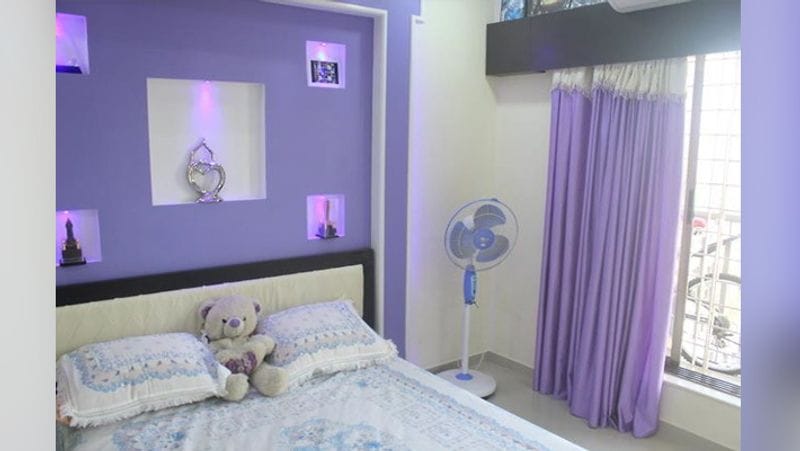 2015 में उन्होंने मुंबई में खुद का फ्लैट खरीदा था। जहां वे फैमिली के साथ रहते हैं। यह वन बीएचके फ्लैट मुंबई के एक पॉश इलाके के अपार्टमेंट के 15वें फ्लोर पर है।