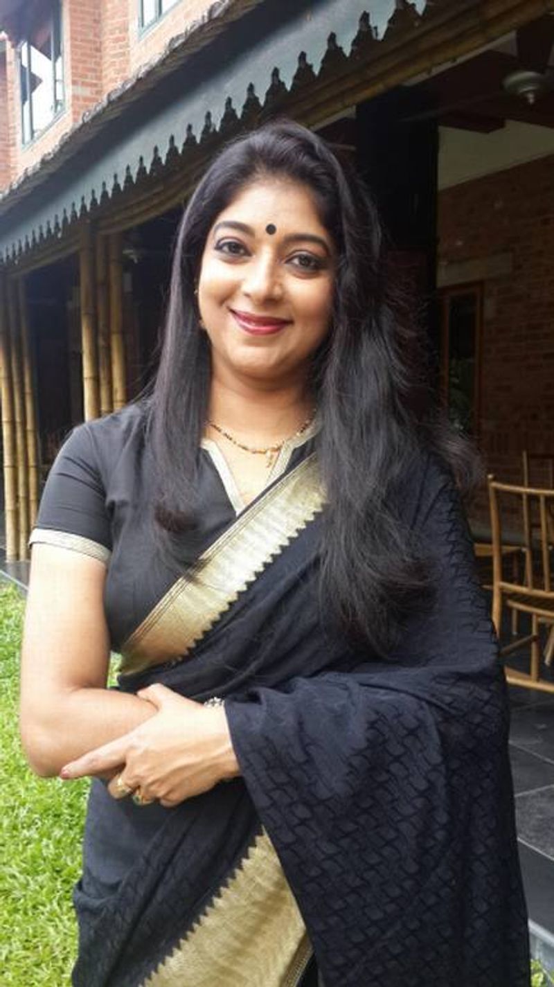 ನಟಿ ಸಿತಾರಾ ಮೂಲತಃ ಮಲಯಾಳಿ ಆಗಿದ್ದು ಹುಟ್ಟಿ ಬೆಳೆದದ್ದು ಕೇರಳದಲ್ಲಿ. 