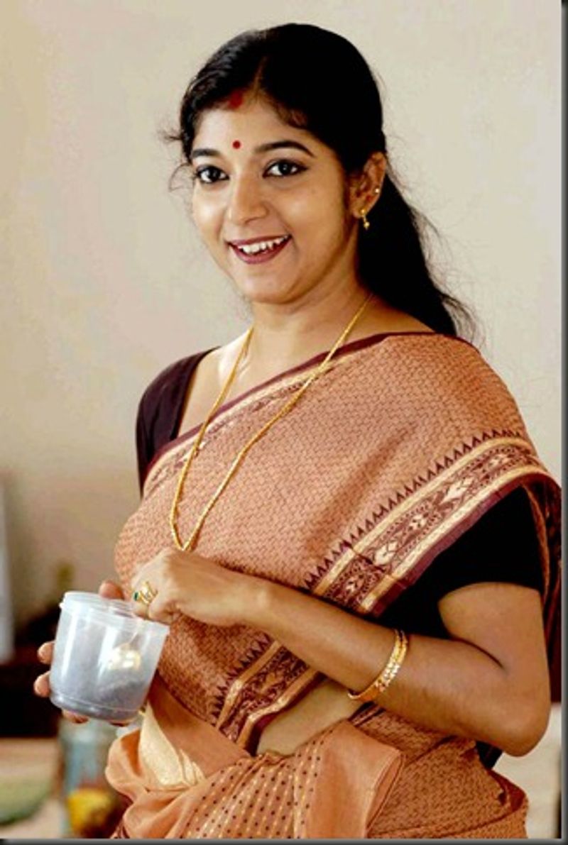 ಇದೀಗ ಪೋಷಕ ಪಾತ್ರಗಳಲ್ಲಿ ಸೌತ್ ಇಂಡಿಯಾದ ಎಲ್ಲಾ ಭಾಷೆಗಳಲ್ಲಿ ಬಹುಬೇಡಿಕೆಯ ನಟಿಯಾಗಿ ನಟಿಸುತ್ತಿದ್ದಾರೆ. 
