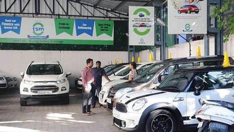 ഇനിമുതല് ആളുകള് പൊതുഗതാഗത സംവിധാനങ്ങളെ ആശ്രയിക്കാനും മറ്റുള്ളവര്ക്കൊപ്പം യാത്ര ചെയ്യാനും മടിക്കുമെന്നും അതുകൊണ്ടുതന്നെ അവര് സ്വന്തം വാഹനം എന്ന കാര്യത്തെ കുറിച്ച് ഗൗരവമായി ചിന്തിച്ചുതുടങ്ങുമെന്നും ഇത് വാഹനവിപണിക്ക് ഗുണകരമാകുമെന്നുമാണ് നിര്മ്മാതാക്കളുടെ പ്രതീക്ഷ. 