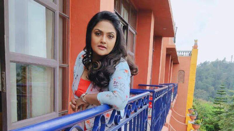 Actress Nirosha filed a sensational complaint at the teynampet police station