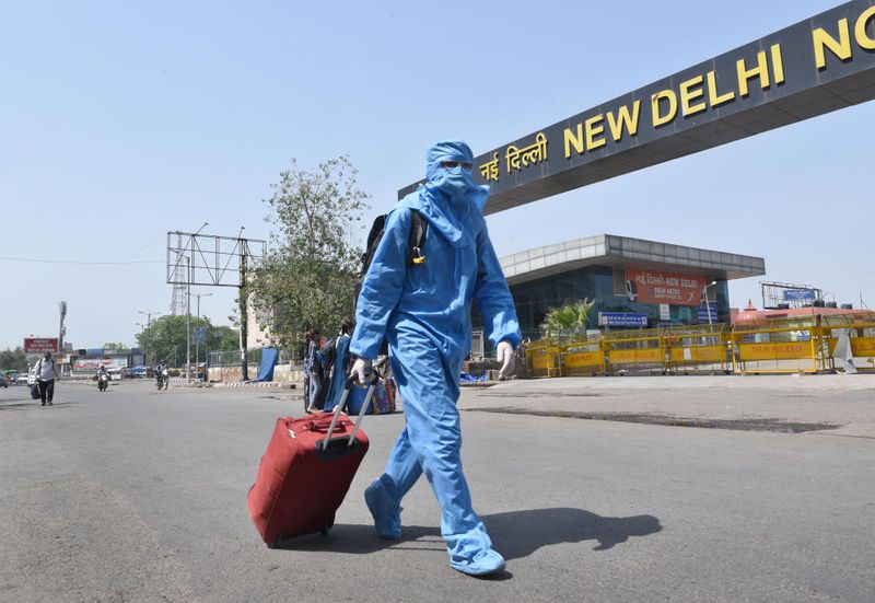भारत में कैसे बीते पिछले 24 घंटे
भारत में पिछले 24 घंटे में 3,970 नए केस सामने आए हैं और 103 लोगों की मौत हुई है। पिछले 24 घंटे में ही 2277 मरीज डिस्चार्ज किए गए हैं, जो कि अब तक का रिकॉर्ड है। देश में अब तक 30 हजार 773 लोगों ठीक हो चुके हैं। अब तक 2760 लोगों की मौत हो चुकी है। 