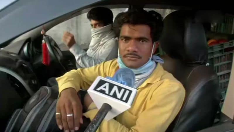 राहुल गांधी ने खाना पानी और मास्क दिया, गाड़ी बुक कराई
राहुल गांधी से मुलाकात के बाद एक प्रवासी मजदूर देवेंद्र ने बताया, राहुल गांधी आए और हमसे आधे घंटे पहले मिले। उसने हमारे लिए गाड़ी बुक किया और कहा कि वह हमें हमारे घरों तक छोड़ कर आएगा। उन्होंने हमें खाना, पानी और मास्क दिया। 