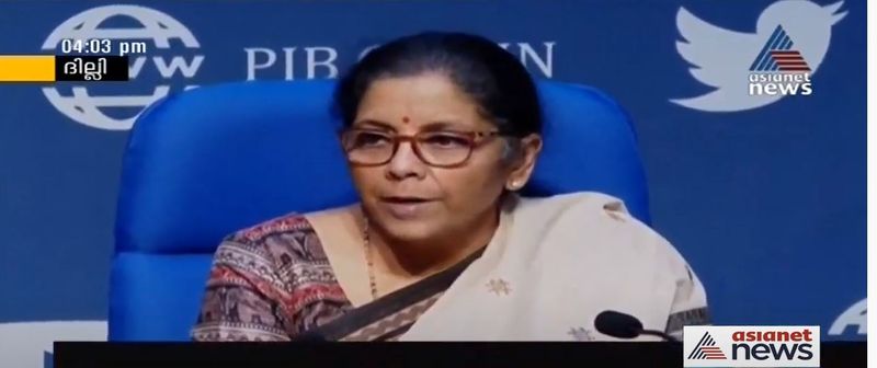 .
കേന്ദ്രഭരണ പ്രദേശങ്ങളിലെ വൈദ്യുതി വിതരണ കമ്പനികൾ സ്വകാര്യവത്കരിക്കുകയാണ്. വൈദ്യുതി വിതരണ കമ്പനികൾ നഷ്ടത്തിലാണെന്ന് നേരത്തെ കേന്ദ്രം സൂചിപ്പിച്ചിരുന്നു. ഇതിന് പിന്നാലെയാണ് പുതിയ തീരുമാനം. സർക്കാർ കമ്പനികളാണ് വൈദ്യുതി വിതരണം നടത്തുന്നത്. സ്വകാര്യ മേഖല വന്നാൽ മത്സരം വർധിക്കുമെന്ന് നിര്മ്മല സീതാരാമന് വ്യക്തമാക്കി. ലാഭം ഉണ്ടാകും. ഇത് ഉപഭോക്താക്കൾക്ക് ഗുണം ചെയ്യുമെന്നും കേന്ദ്രമന്ത്രി വിശദീകരിച്ചു. ലോഡ്ഷെഡ്ഡിംഗ് ഉണ്ടായാല് വൈദ്യുതി വിതരണ കമ്പനി പിഴ അടയ്ക്കേണ്ടിവരുന്ന സാഹചര്യമാകും ഉണ്ടാകുകയെന്നും മന്ത്രി വിവരിച്ചു